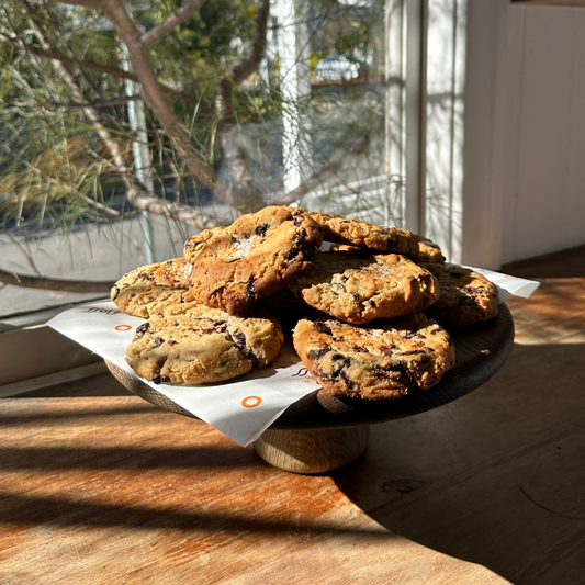 MACADAMIA CHOCOLATE CHIP COOKIES